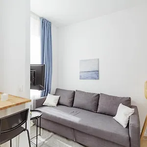 Joli 23 M Lumineux Et Rénové Proche Sacré-cœur Paris